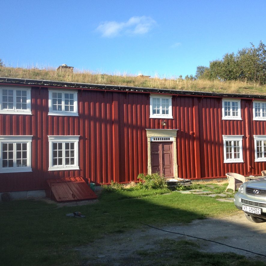 Aasengarden-Røros-Ferdig-malt-med-Wibo-Linoljemaling